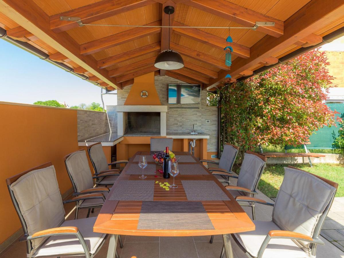 Holiday Home Linden Tree By Interhome Pula Bagian luar foto